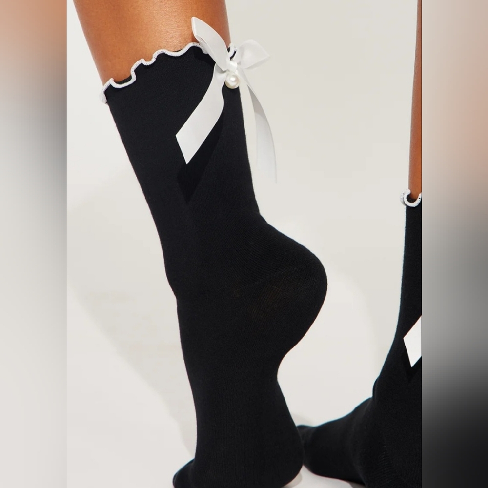 LL - Black Socks with White Bow and Pearl Detail